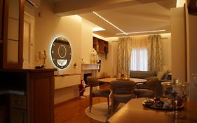 Daphne Luxury Apartment
